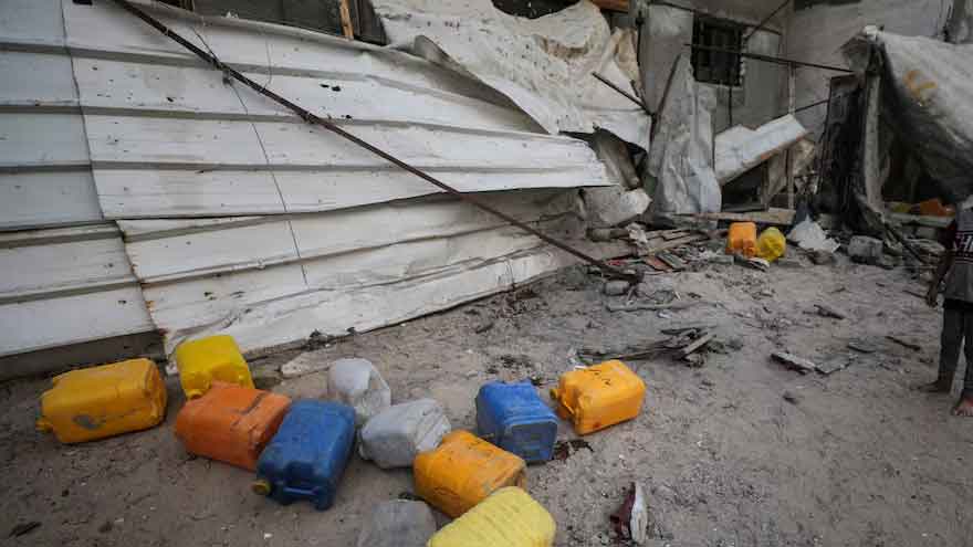 Eight killed as Israeli missile hits Gaza children collecting water