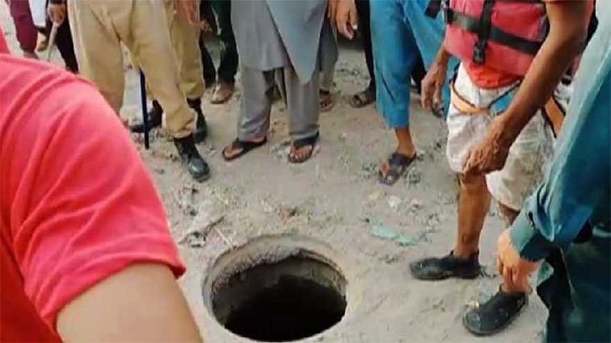 Boy dies after falling in open manhole in Rahim Yar Khan
