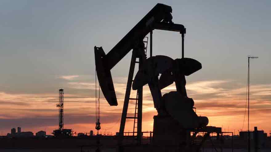 Oil edges down as market contemplates potential sanctions