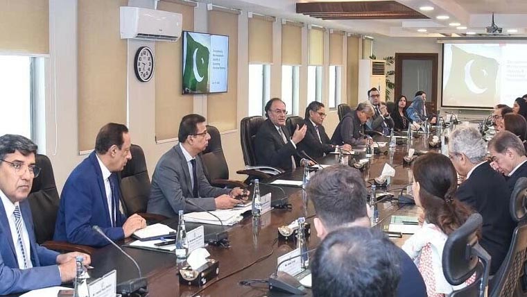 معیشت استحکام کی راہ پر گامزن، ریٹنگ میں بہتری کی امید ہے: وزیر خزانہ کی موڈیز کو بریفنگ