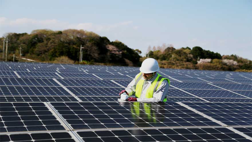 Govt mulls over 60pc cut in solar buyback tariffs to save $15b in 10 years