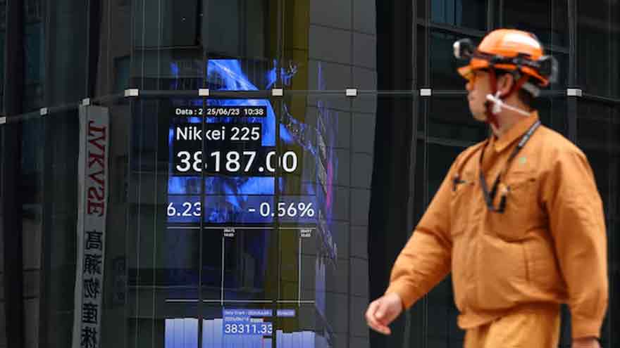 Stocks drift before tech earnings as Fed drama confounds