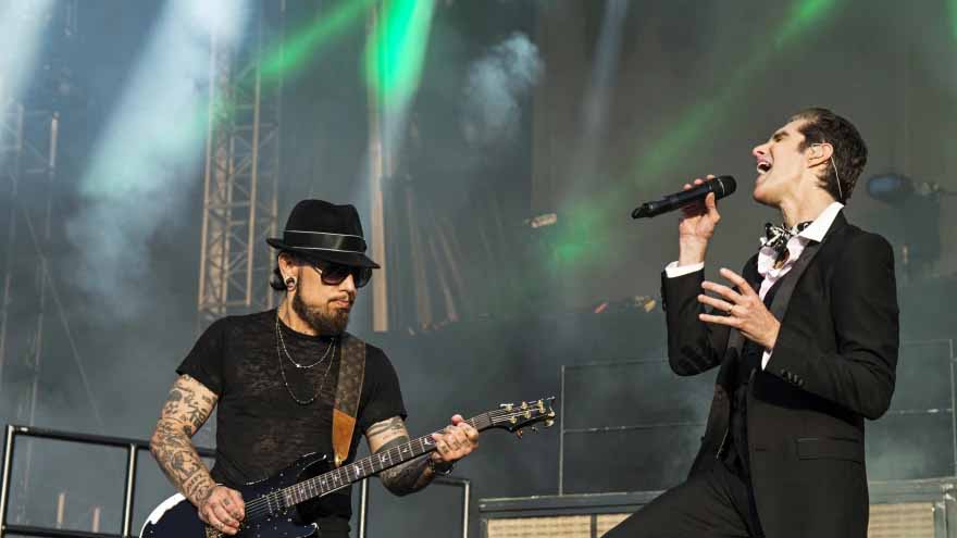 Jane's Addiction bandmates sue each other over onstage fight that ended tour