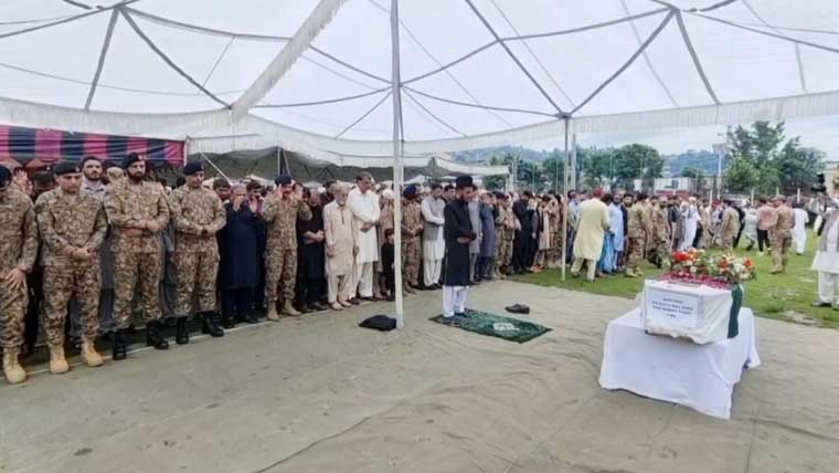 دہشتگردوں کے خلاف آپریشن میں شہید میجر رب نواز کی نماز جنازہ ادا