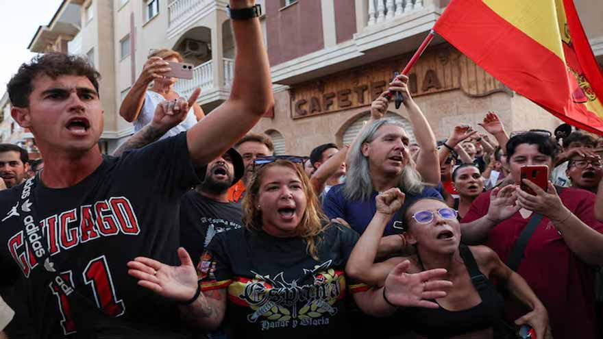 Spain tightens scrutiny of far-right groups after clashes