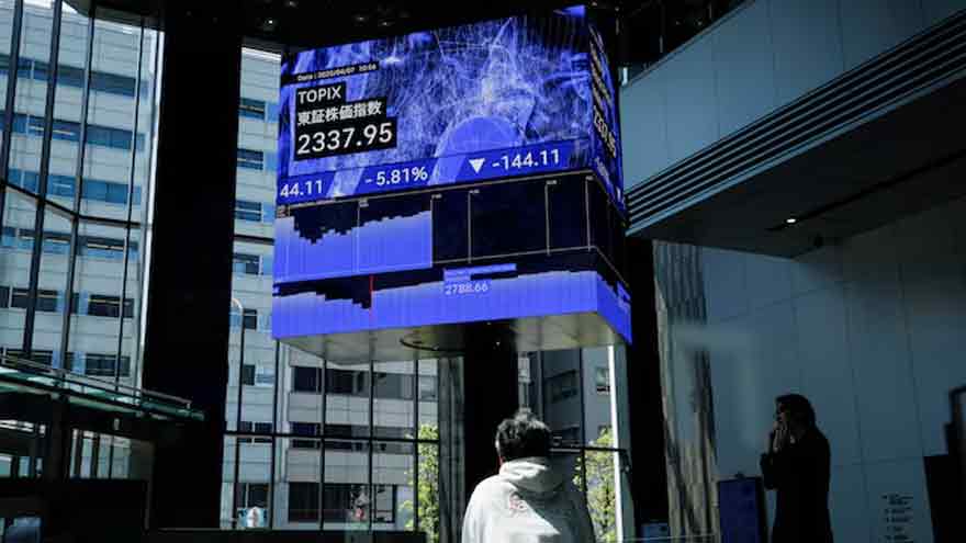 Asian shares track Wall Street higher ahead of Japan vote