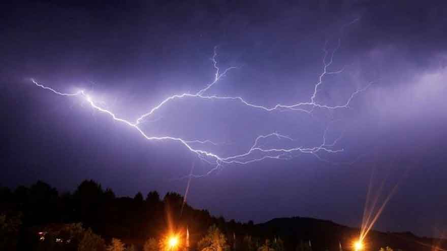 Lightning strikes kill 33 people in eastern India