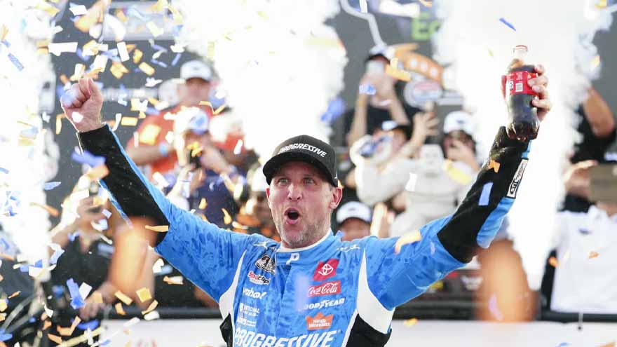 Denny Hamlin survives rain delay, overtime finish to win for 2nd straight year at Dover