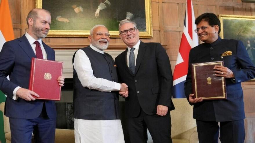 Britain and India sign free trade pact during Modi visit