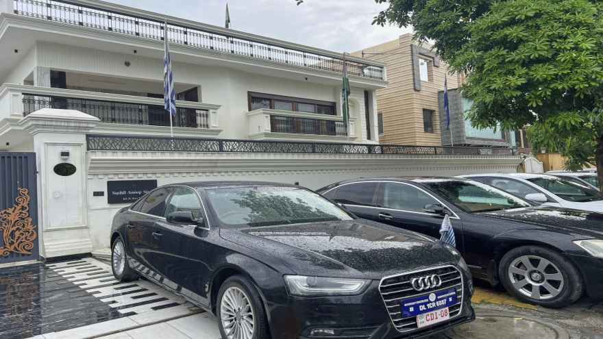 Man posed as an ambassador and ran a fake embassy in India