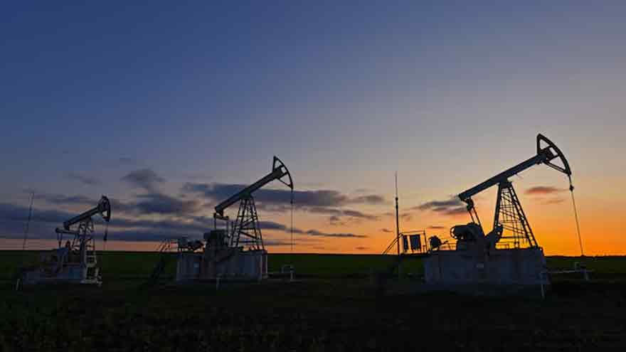 Oil gains as trade talk optimism offsets potential higher Venezuelan supply
