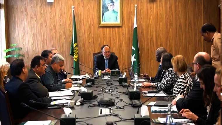احسن اقبال سے عالمی بینک کے وفد کی ملاقات ، معاشی وخطے کی صورتحال سے آگاہ کیا
