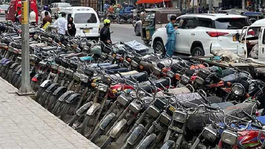 Sindh govt abolishes parking fee on all Karachi roads