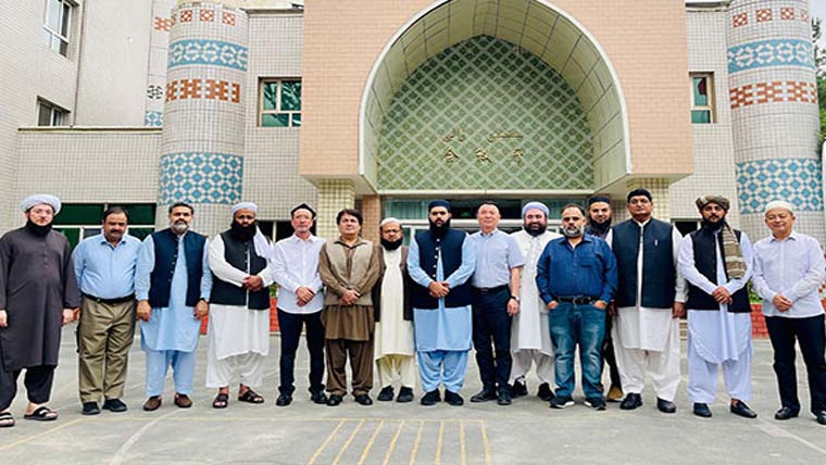 بیرسٹر سیف کی قیادت میں کے پی وفد کا دورہ کاشغر، انتہا پسندی کے خاتمے پر تبادلہ خیال