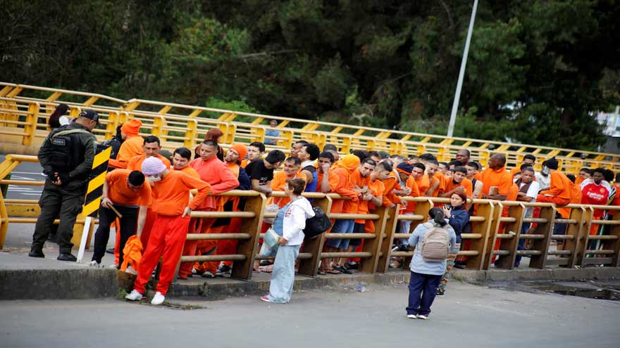 Colombia denounces mass deportation of citizens from Ecuador