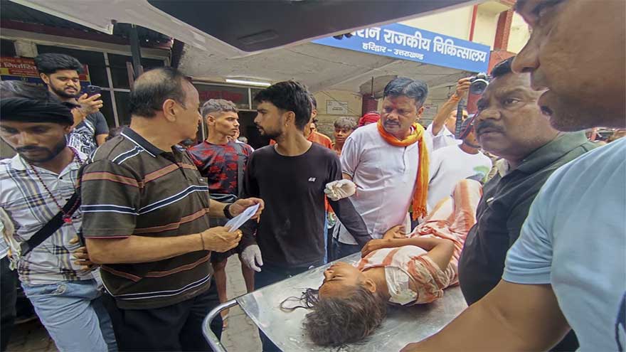 Crowd surge at Hindu temple in northern India leaves at least 6 dead