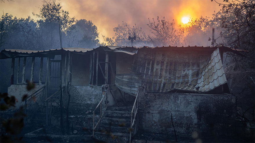 Greece wildfires abating as firefighters contain outbreaks