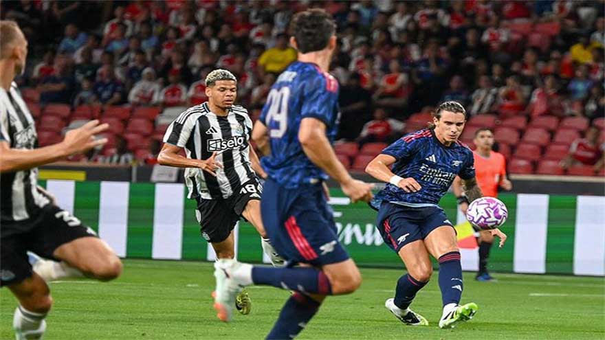 Late Odegaard penalty gives Arsenal 3-2 win over Newcastle