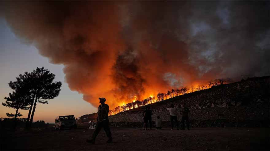 Firefighters battle blazes in Turkiye, Greece and Albania after days of scorching heat