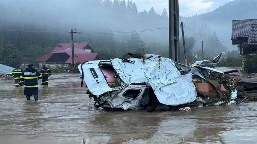 Floods in Romania kill three, hundreds evacuated