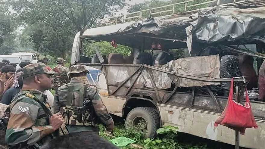 At least 18 Hindu pilgrims die in India road crash 