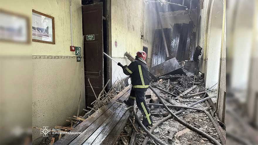 Russia strikes kill 25 in Ukraine as Kremlin notes new Trump deadline