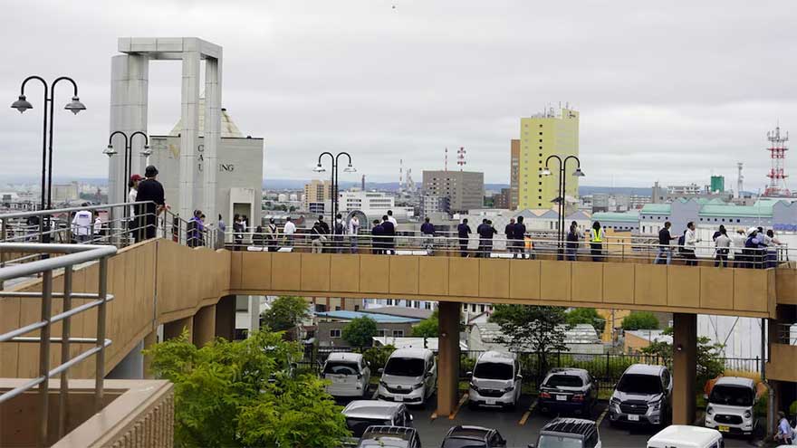 Powerful quake in Russia's Far East causes tsunami, Japan and Hawaii order evacuations