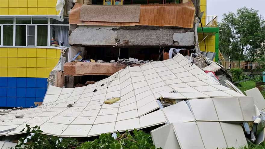 Powerful quake in Russia's Far East causes tsunami, Japan and Hawaii order evacuations