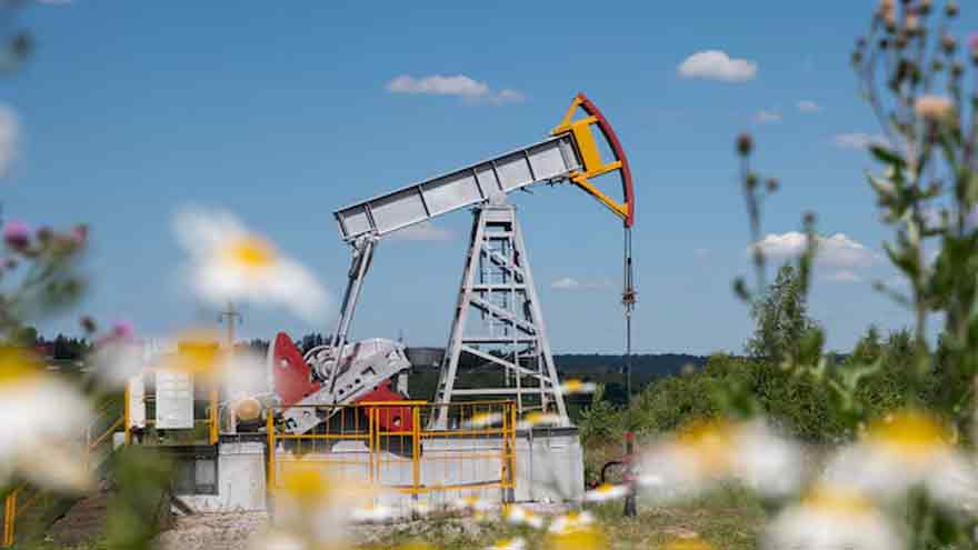 Oil prices gain for fourth day on supply fears from Trump tariff threats