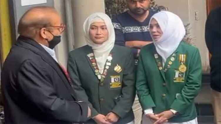 Nawaz Sharif reaches Avenfield after medical check-up