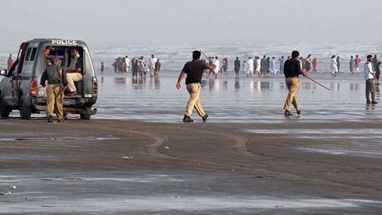 کراچی: عید کی چھٹیوں میں سمندر میں نہانے پر پابندی عائد