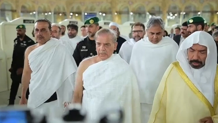 PM, Field Marshal perform Umrah with delegation