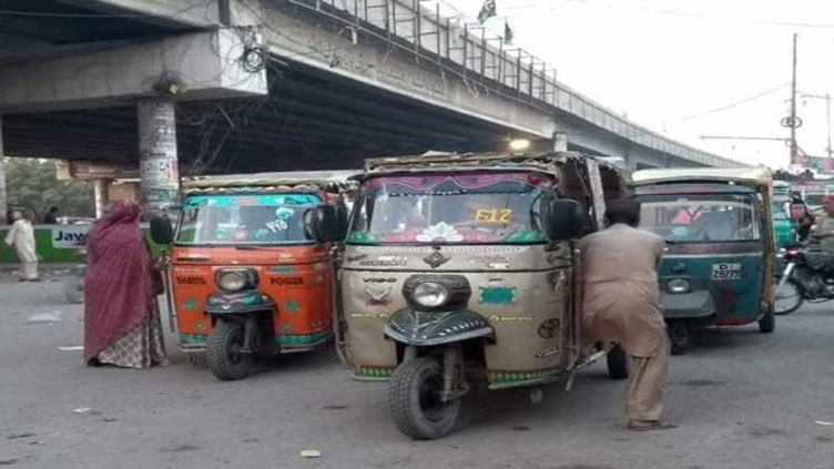 Sindh bans four-seater rickshaws, introduces stricter traffic rules to curb accidents