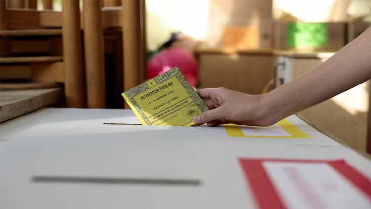 Low turnout thwarts Italian referendums, deals blow to opposition