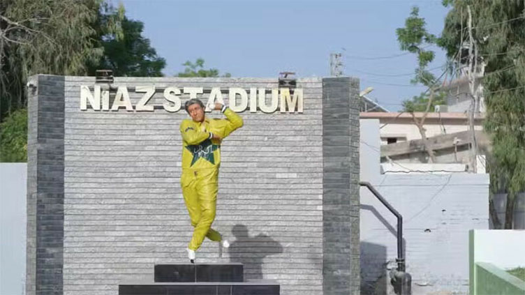 Pakistan's Akram praises his statue amid social media flak