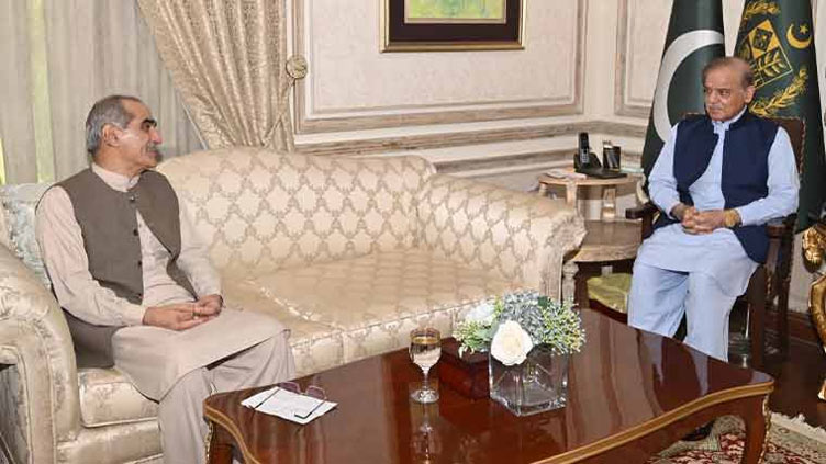 Saad Rafique discusses political, economic situation with PM Shehbaz