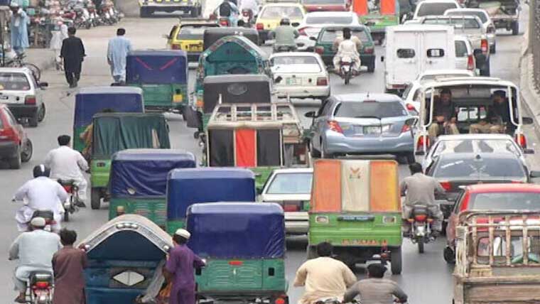 خیبرپختونخوا: تین پہیوں والی گاڑیوں کیلئے الگ جرمانہ سلیب متعارف