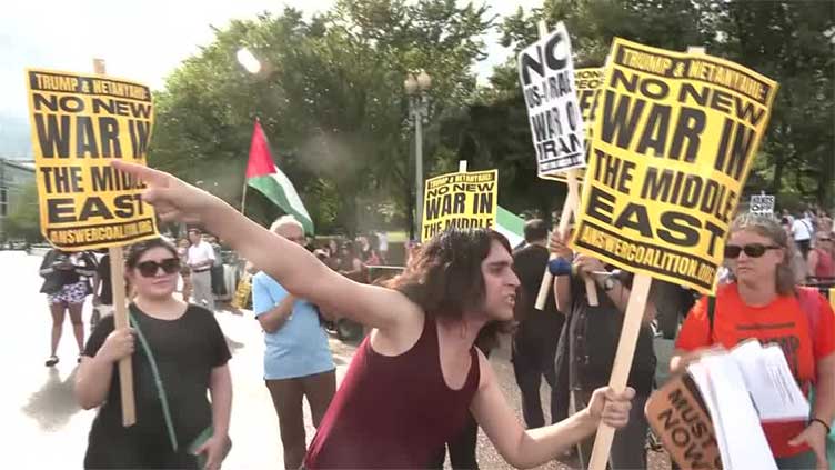 Dunya News Youth protest outside White House against war with Iran