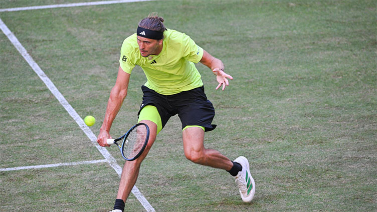 Zverev holds off Sonego to reach Halle quarter-finals