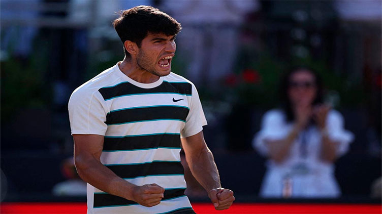 Alcaraz extends winning streak, Draper into semi-finals at Queen's