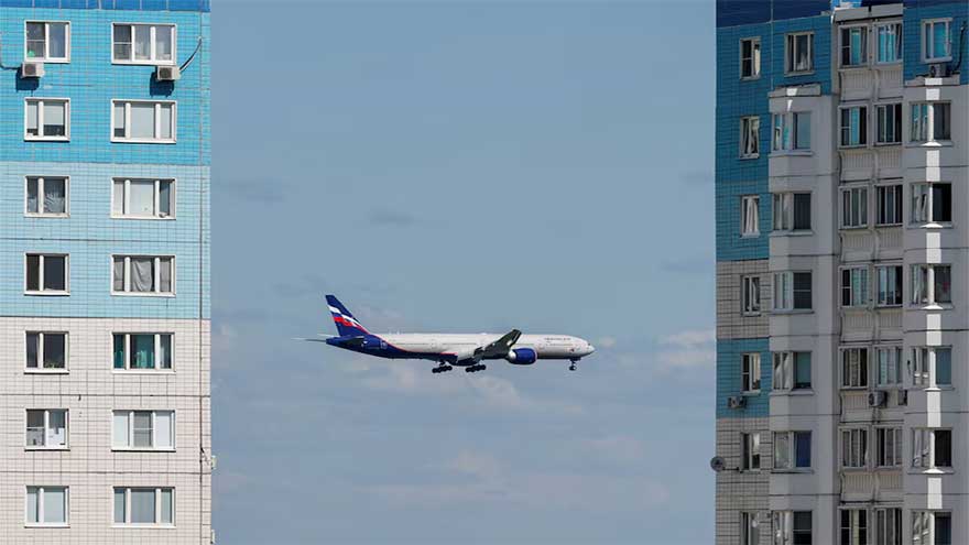 Airlines suspend Middle East flights