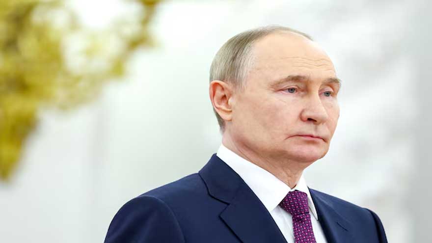 Putin authorises creation of state messaging app to combat WhatsApp and Telegram