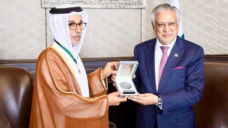 Dar presents Hilal-e-Quaid-e-Azam to DG ADFD in Abu Dhabi