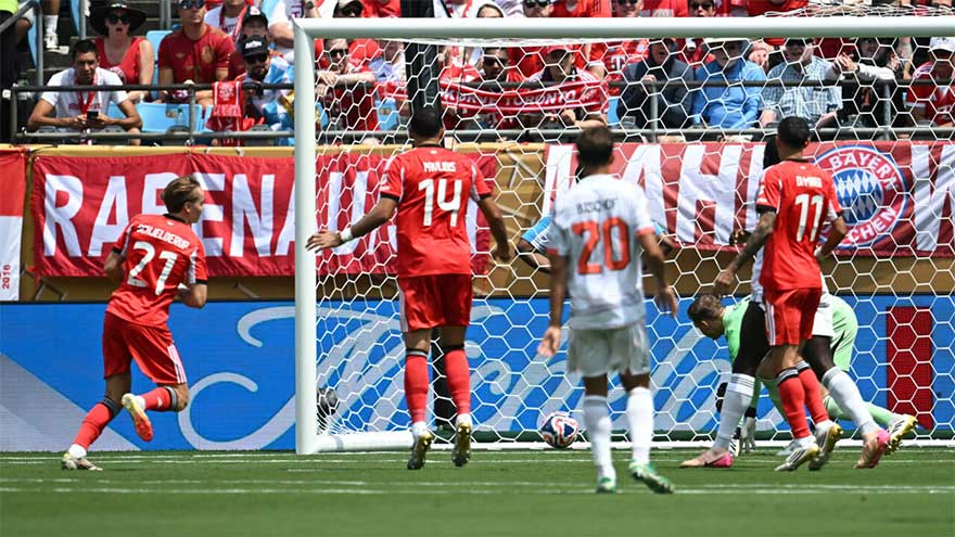 Benfica beat Bayern at Club World Cup as Auckland City hold Boca