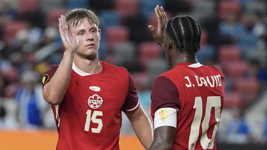 Canada advances in CONCACAF Gold Cup, beats El Salvador 2-0 on goals by David and Buchanan