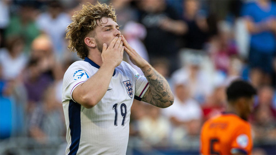 Elliott double fires England into Under-21 Euros final