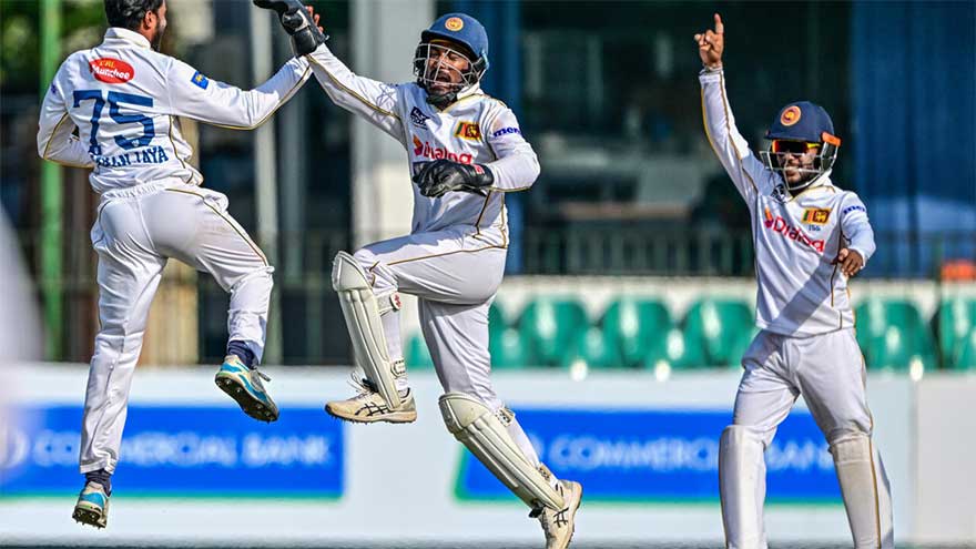 Sri Lanka spinners leave Bangladesh on verge of crushing defeat