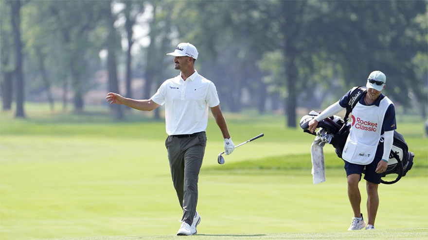 Knowles soars with eagles to share PGA Detroit lead