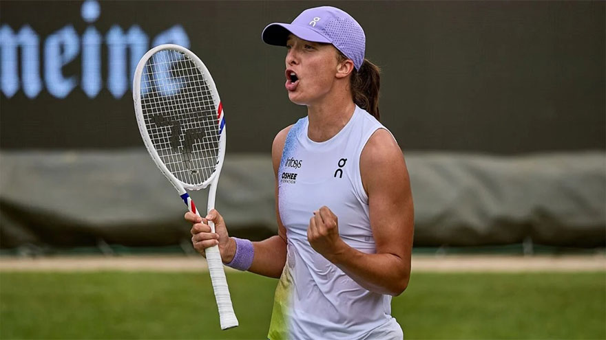 Swiatek to play maiden grass-court final against top seed Pegula