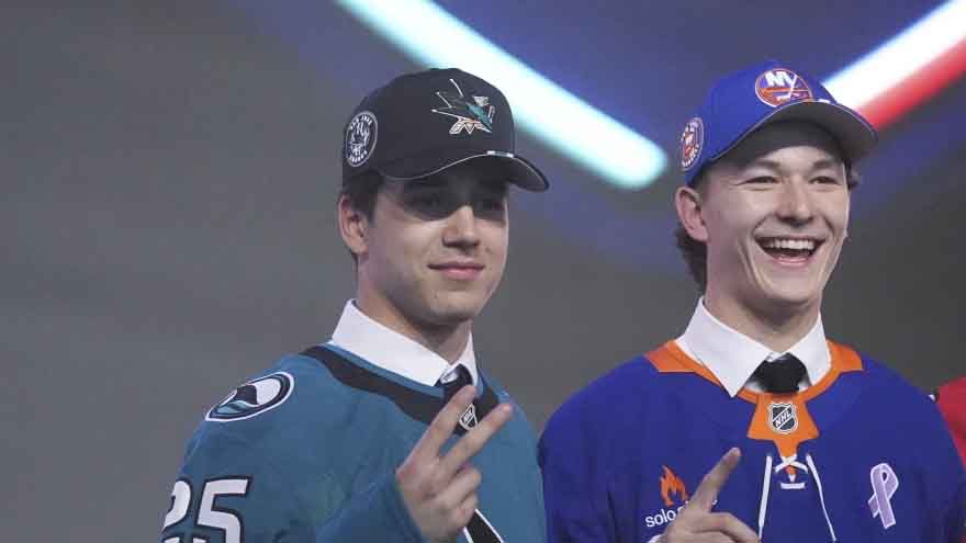 Islanders' No. 1 pick Matthew Schaefer pays tribute to late mother with a kiss and a promise